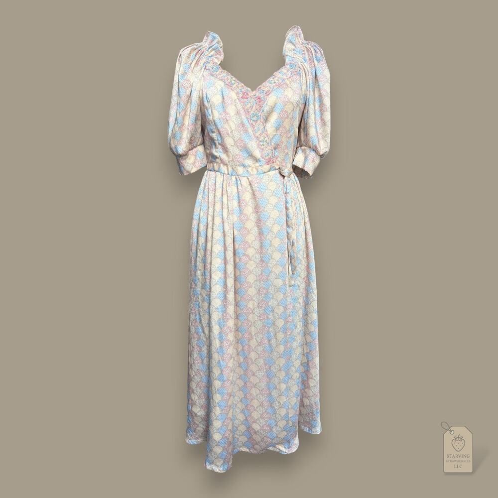 Dondolo Classic Scalloped Floral Wrap Dress